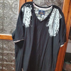 Quilted Giraffe V Neck Black Graphic Tee 4XL S/S